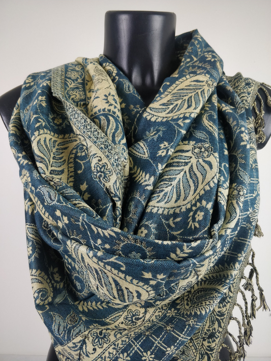 Pashmina Asoha réversible en viscose. Echarpe aux motifs paisley bleu et crème.