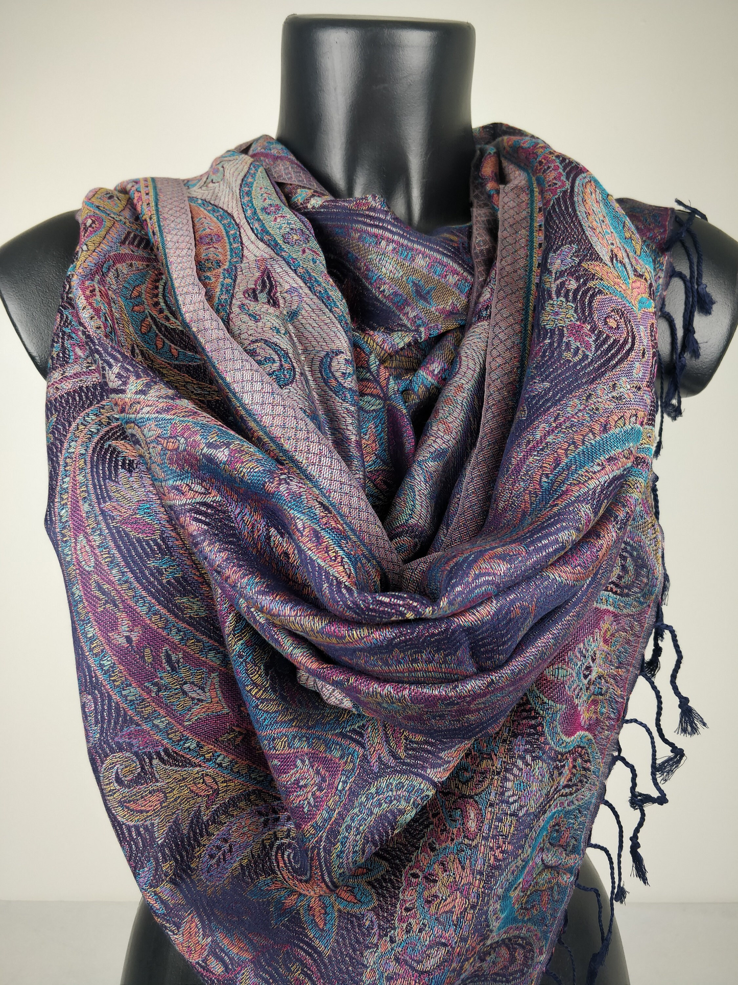 Wende-Mangal-Pashmina aus Modal/Seide. Braunes Paisley-Muster.