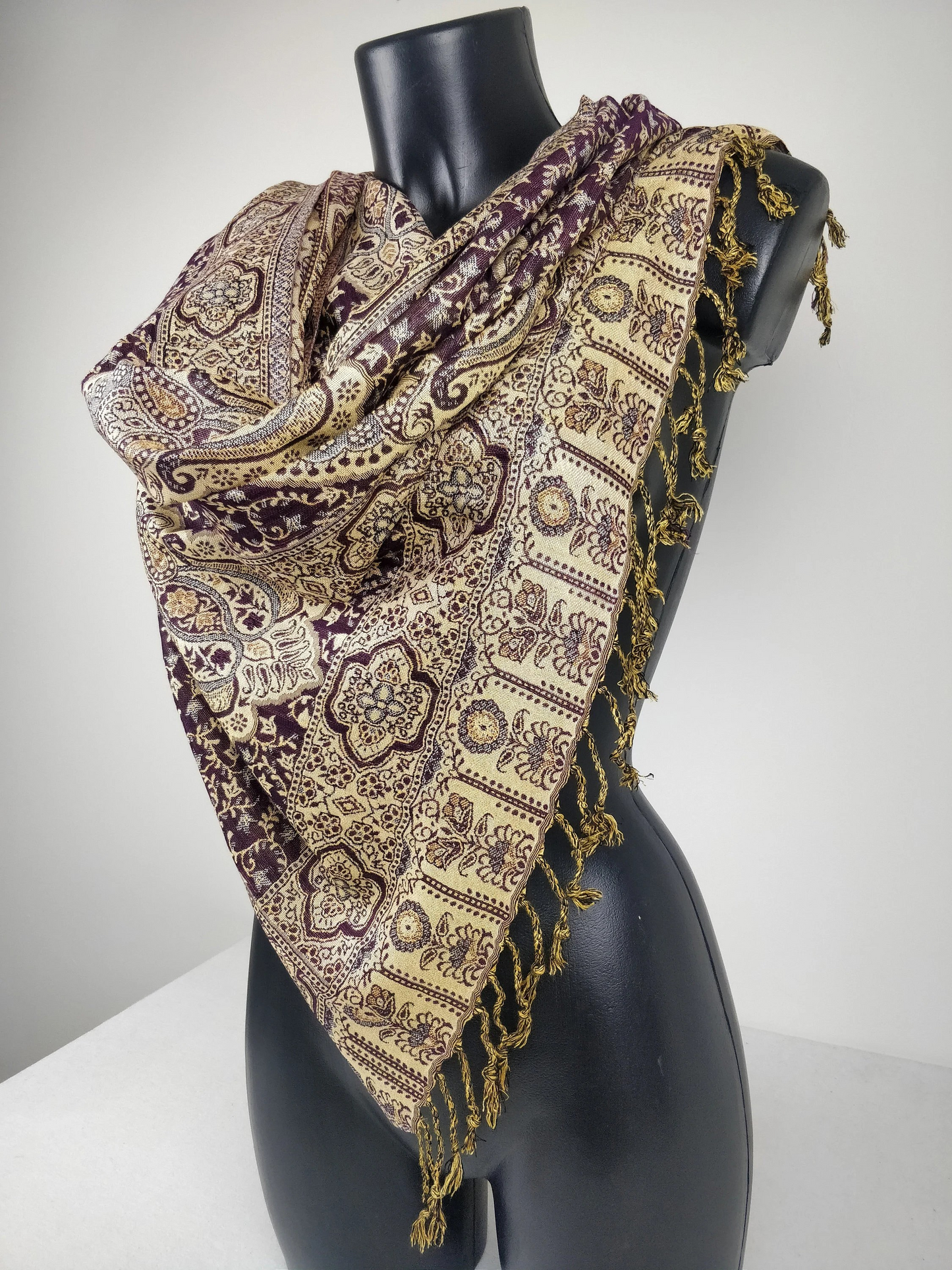 Daksha Wende-Pashmina aus Viskose. Blaues und cremefarbenes Paisley-Muster.