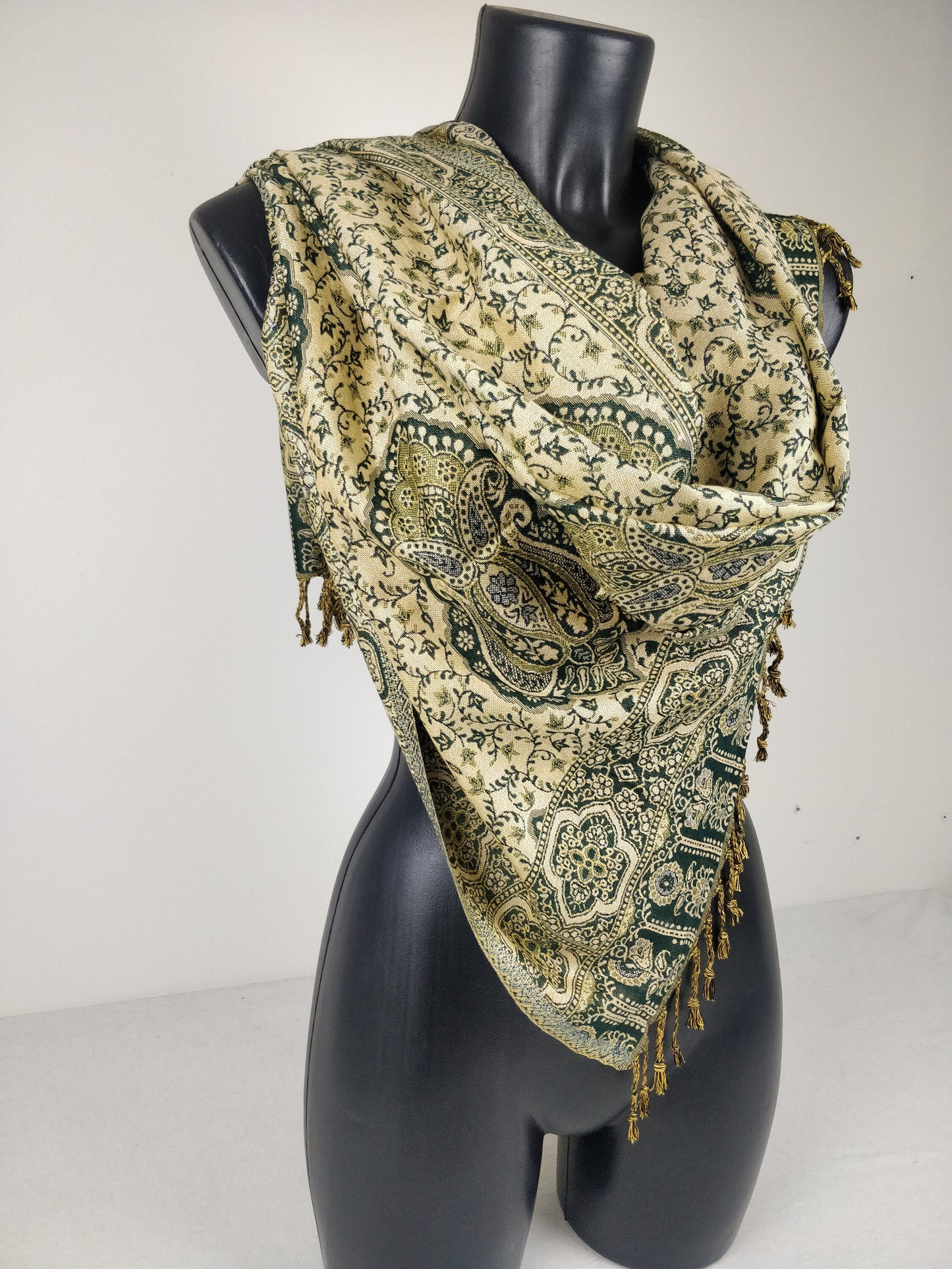 Daksha Wende-Pashmina aus Viskose. Blaues und cremefarbenes Paisley-Muster.