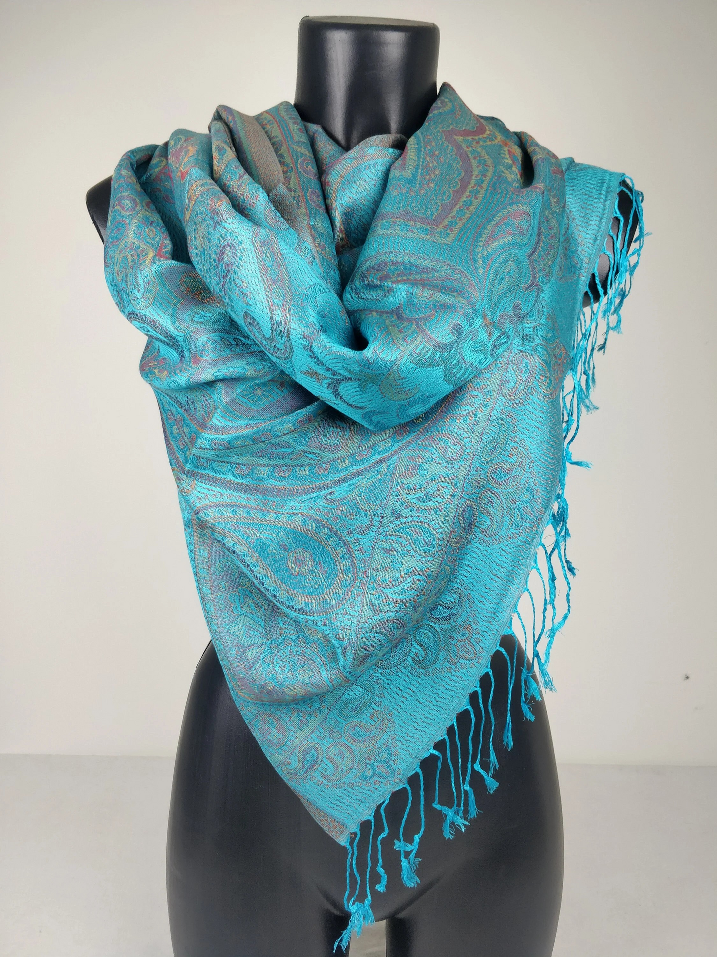 Pashmina Mangal réversible en modal / soie. Echarpe aux motifs paisley bleu turquois.