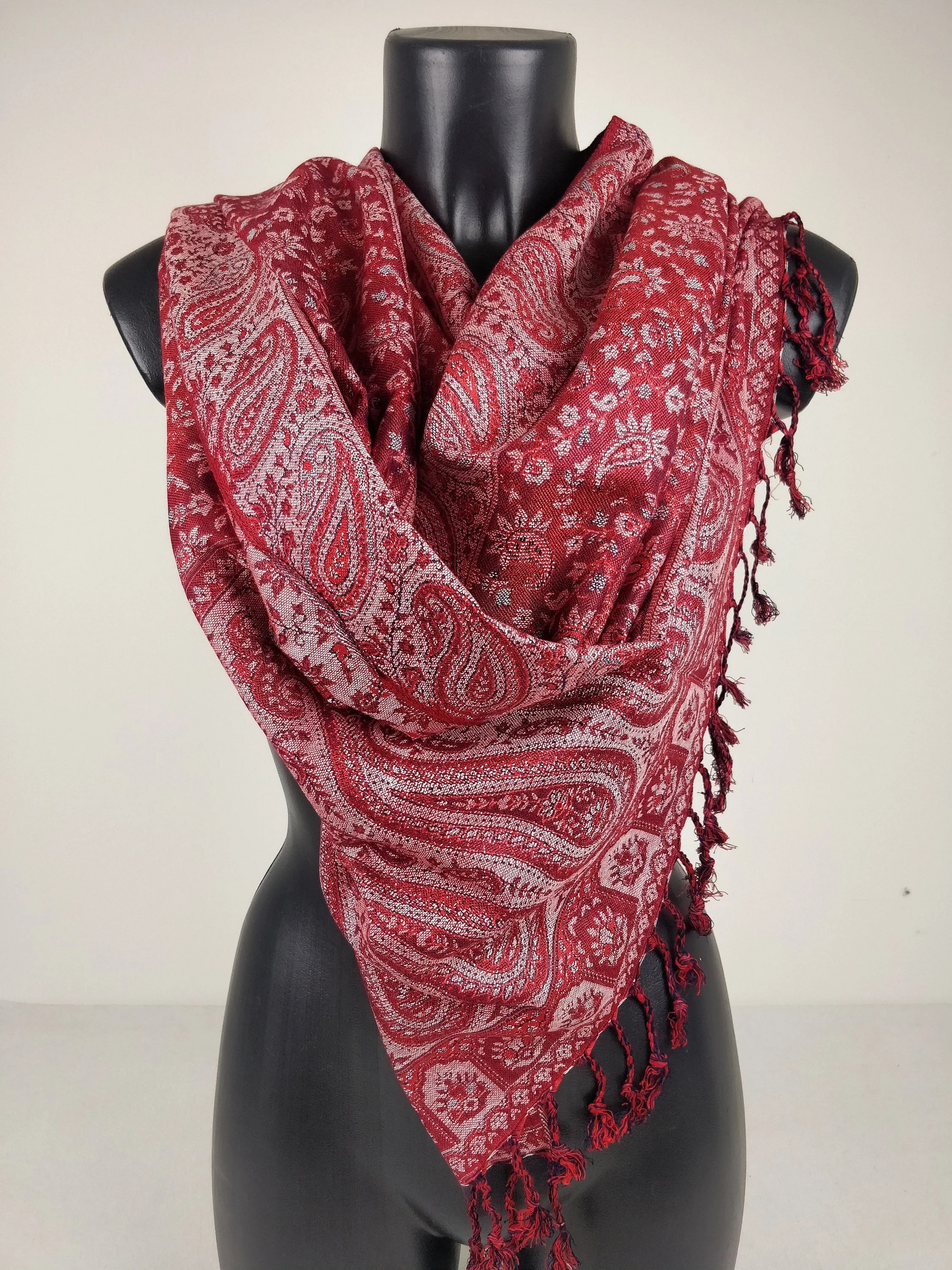 Pashmina réversible en viscose avec motifs paisley rouge, parfait pour toutes les occasions