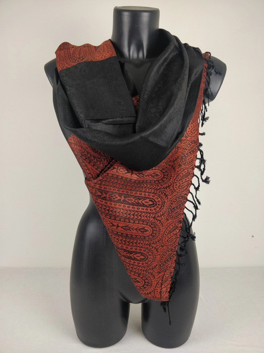 Zweifarbiger Vaisana-Pashmina aus Viskose. Braunes Paisley-Muster.