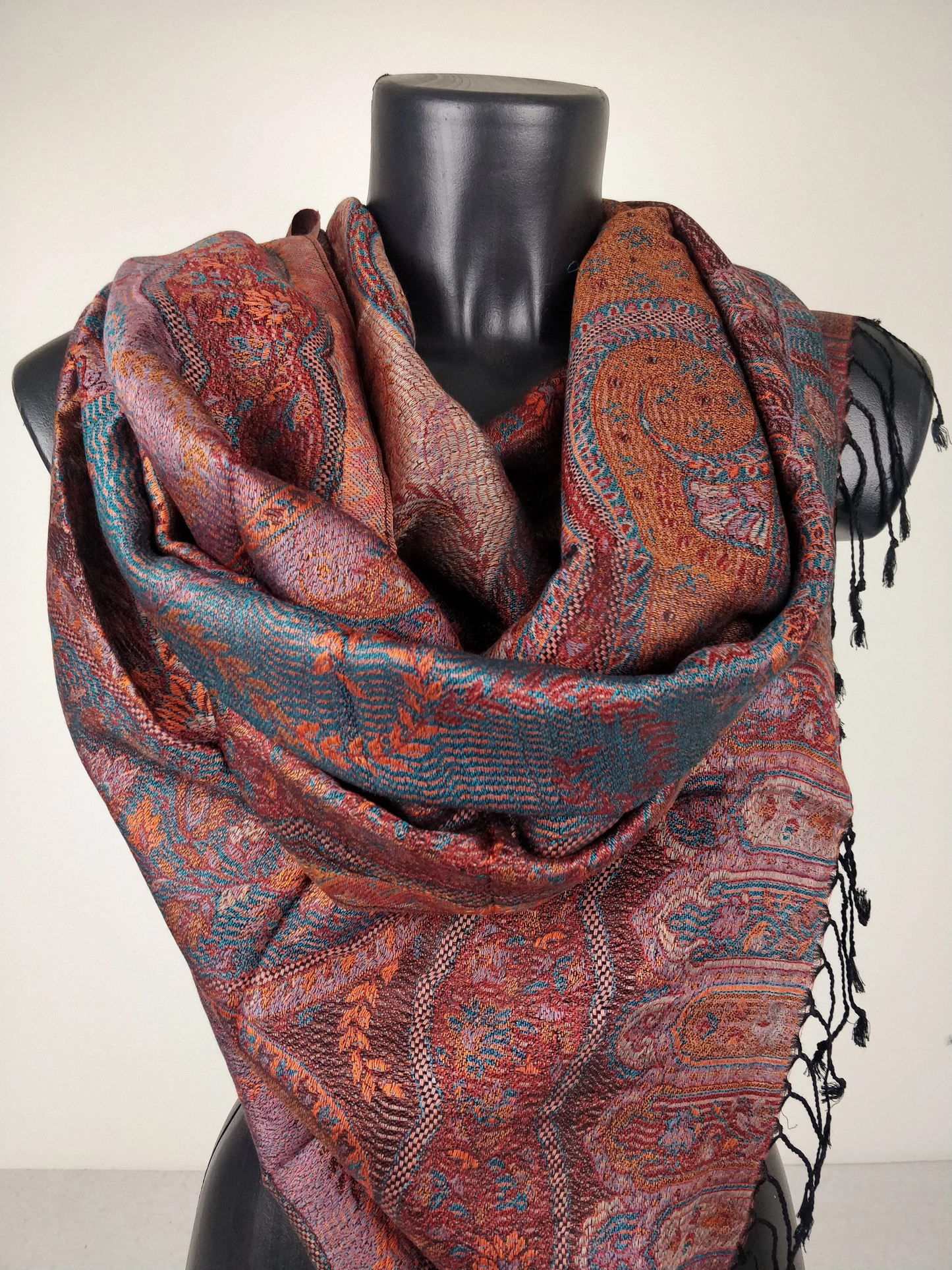 Wende-Mangal-Pashmina aus Modal/Seide. Braunes und blaues Paisley-Muster.