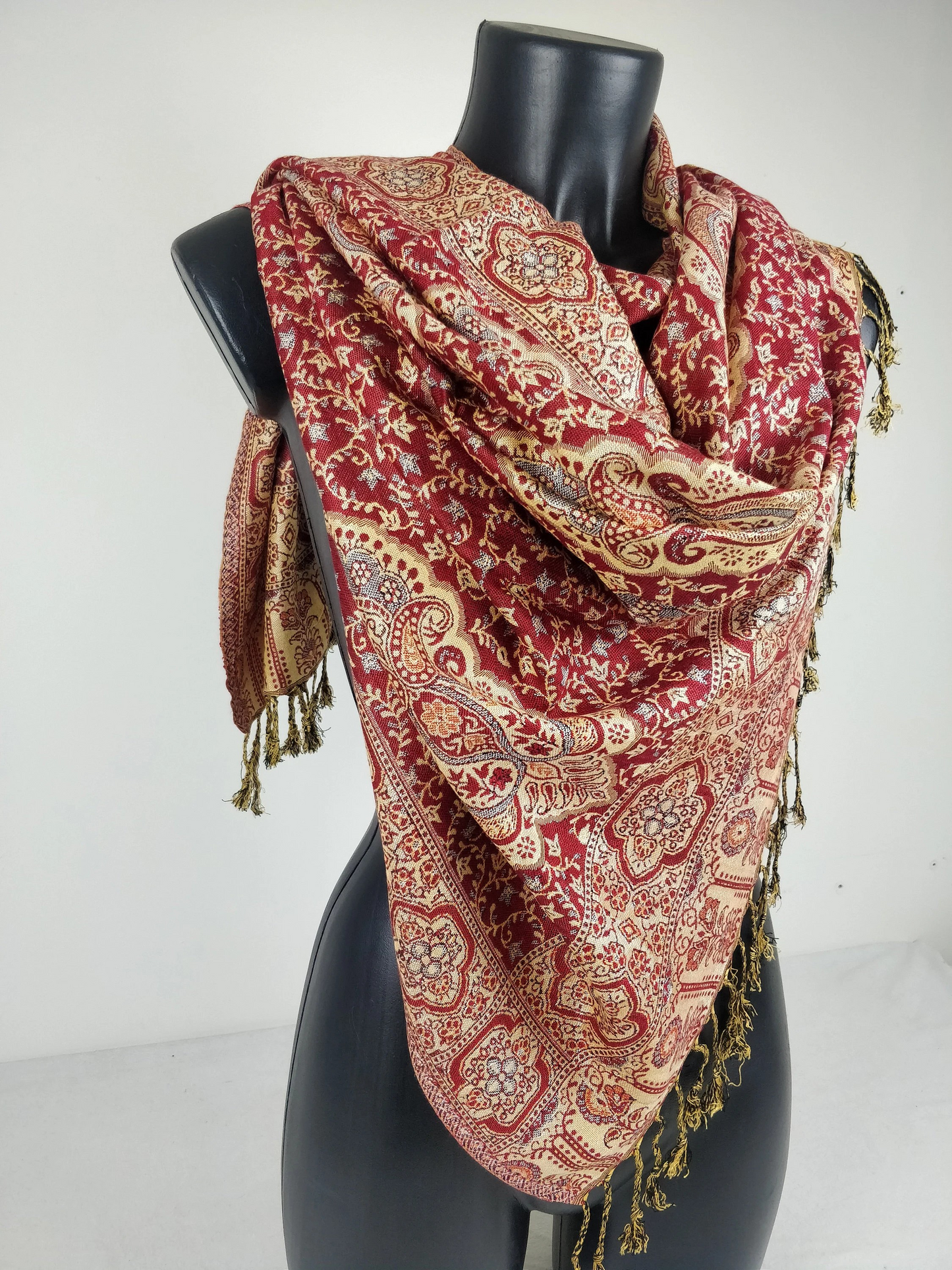 Daksha Wende-Pashmina aus Viskose. Blaues und cremefarbenes Paisley-Muster.