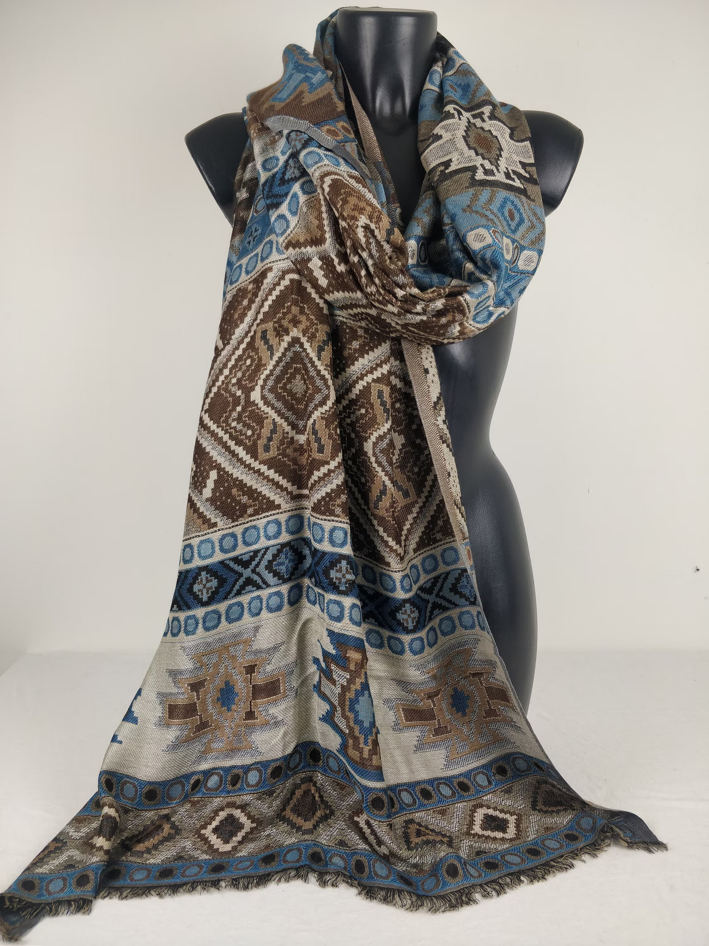 Pashmina Jyoti en viscose multicolore réversible. Echarpe aux motifs inca, marron et bleu.