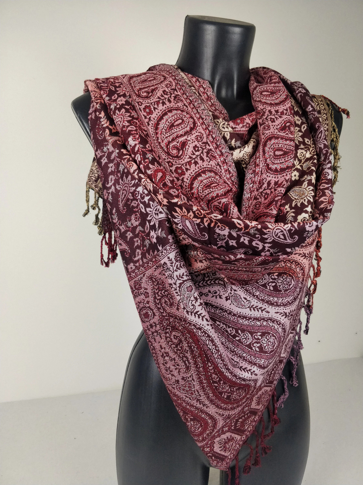 Pashmina réversible Sankya multicolore en viscose. Echarpe motif paisley tons marron.