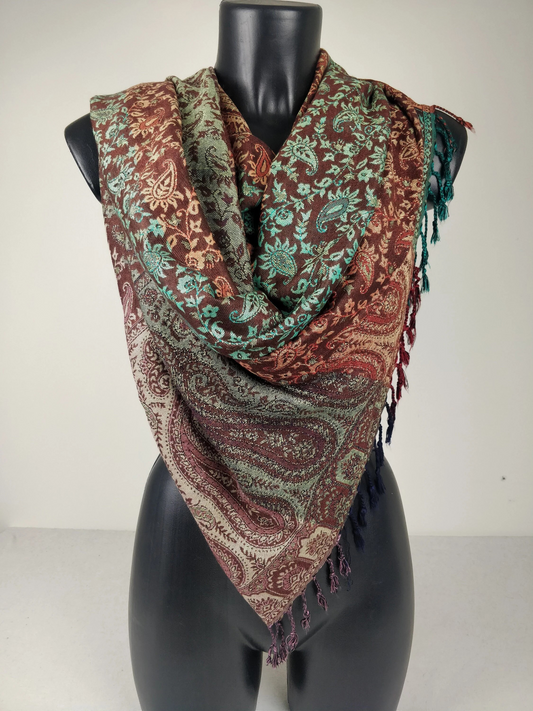 Pashmina réversible multicolore Sankya en viscose. Echarpe aux motifs paisley tons marron.