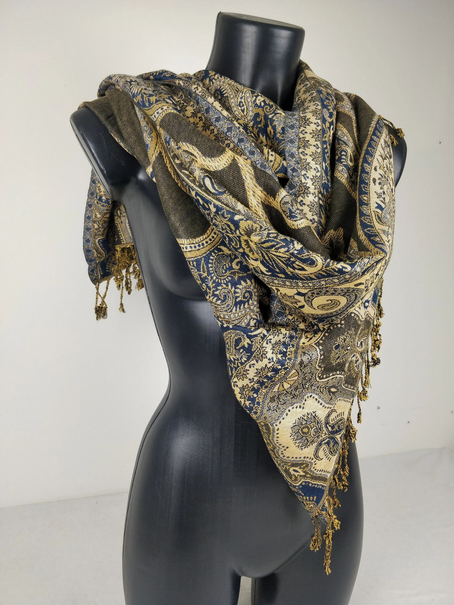 Pashmina vintage Hantra en viscose. Echarpe réversible aux motifs ethnique marron, bleu et crème. (Copie)