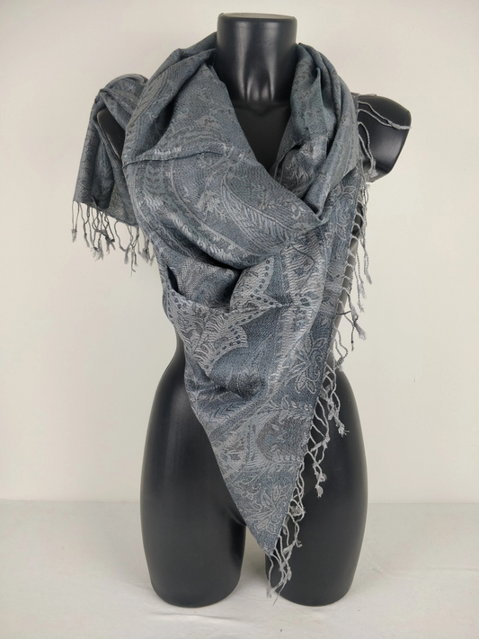 Pashmina Mangal réversible en modal / soie. Echarpe aux motifs paisley gris.