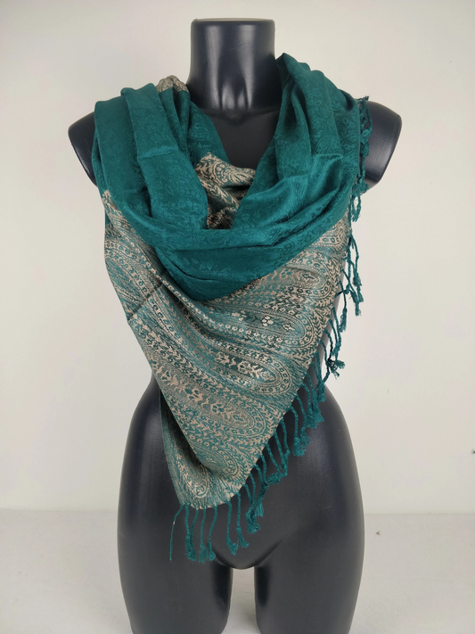 Zweifarbiger Vaisana-Pashmina aus Viskose. Braunes Paisley-Muster.