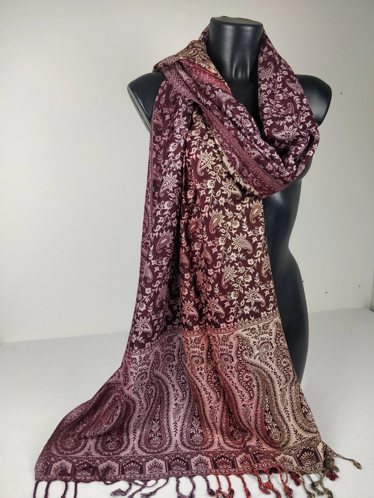 Pashmina réversible Sankya multicolore en viscose. Echarpe motif paisley tons marron.