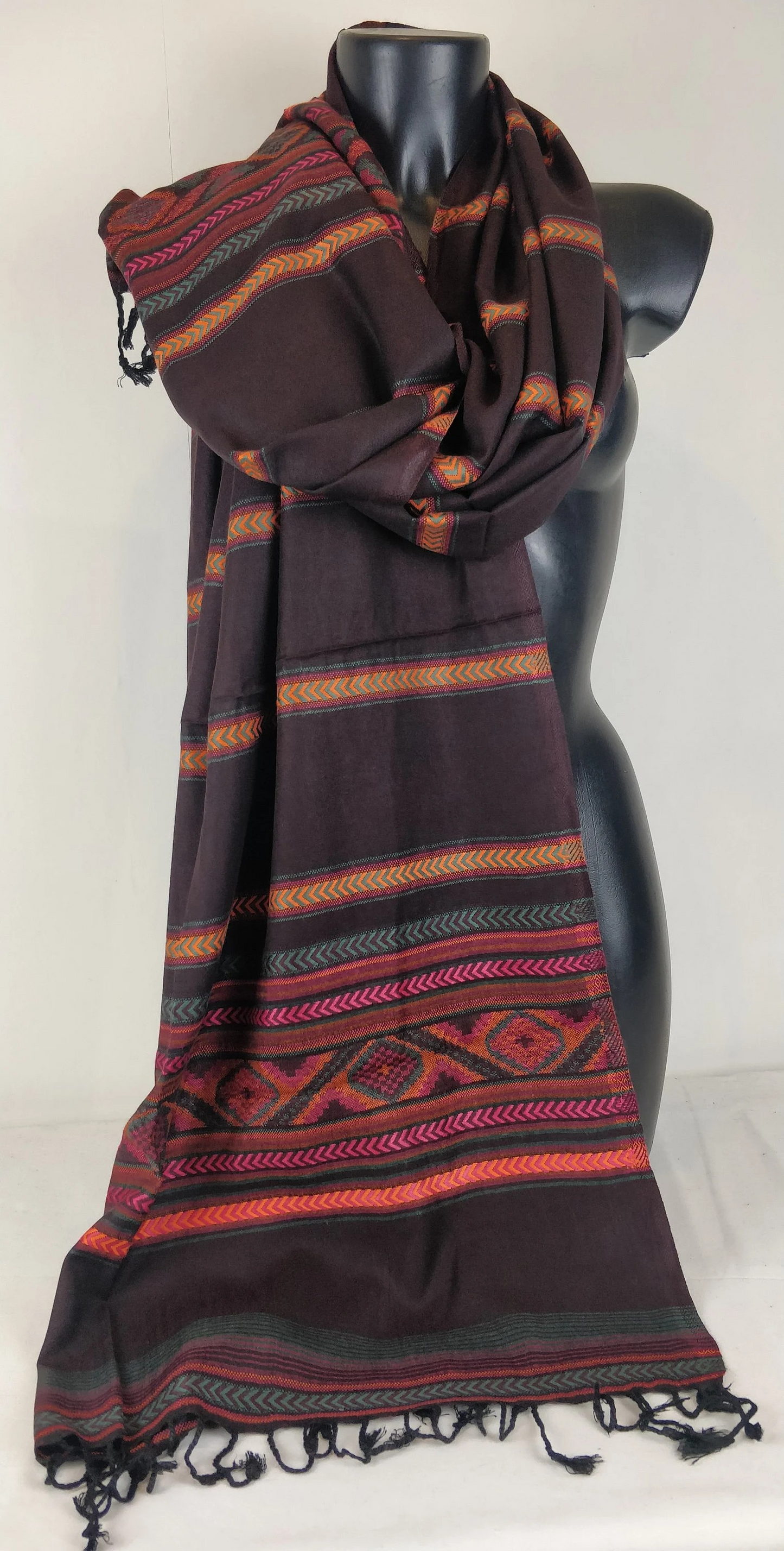 Pashmina Manai en viscose. Echarpe à rayures inspiration inca marron.