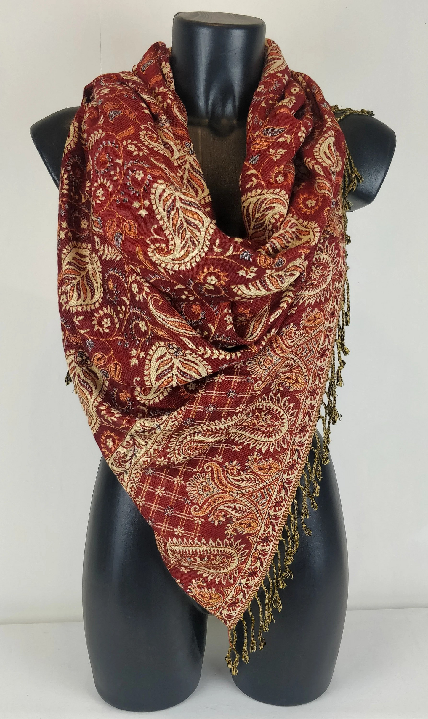 Pashmina Asoha réversible en viscose. Echarpe motif paisley rouge.