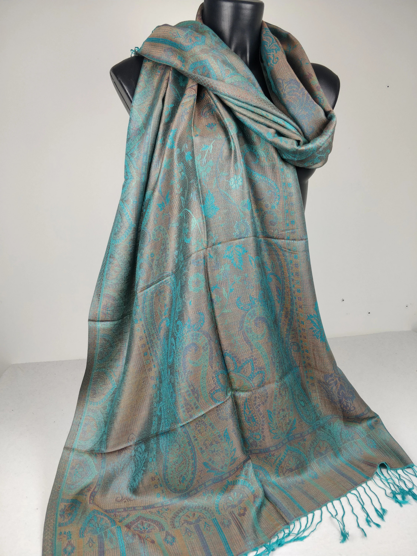 Pashmina Mangal réversible en modal / soie. Echarpe motif paisley turquois.