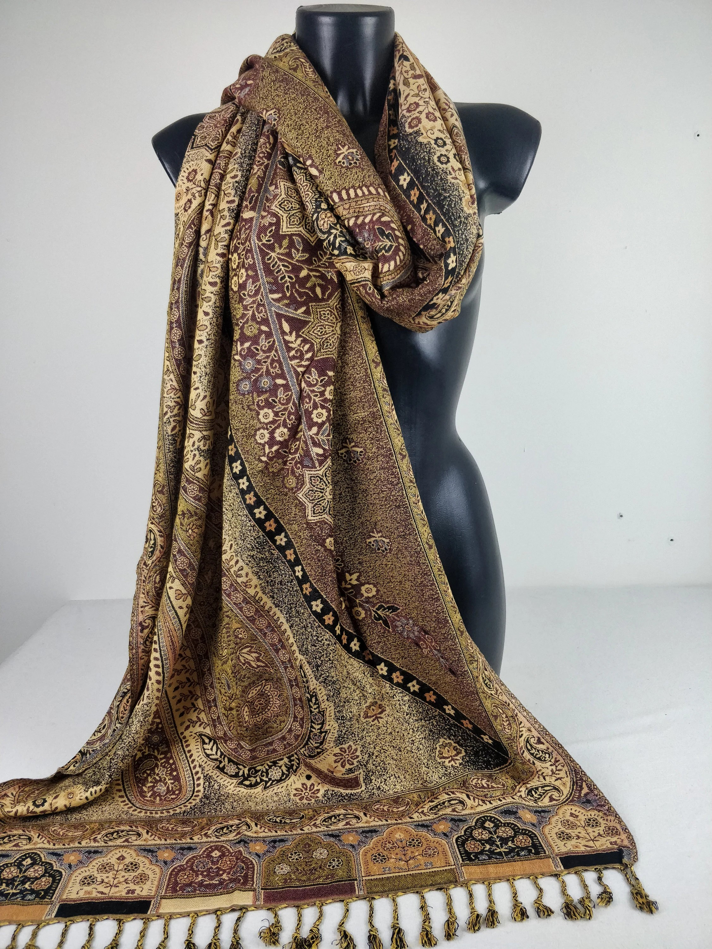 Pashmina vintage Hantra en viscose. Echarpe réversible aux motifs ethnique noir, violet et crème