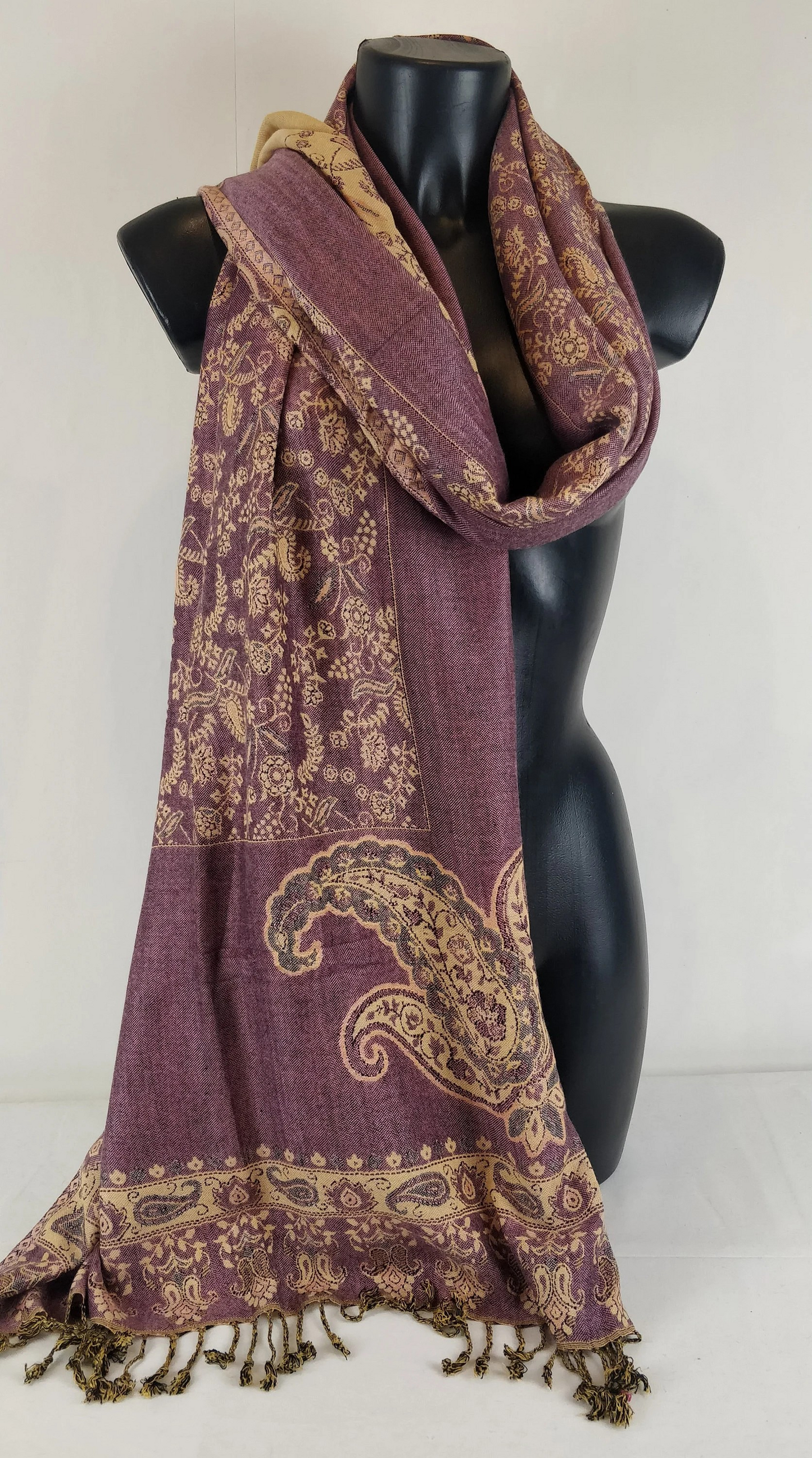 Pashmina Riyan réversible en viscose. Echarpe motif paisley violet.