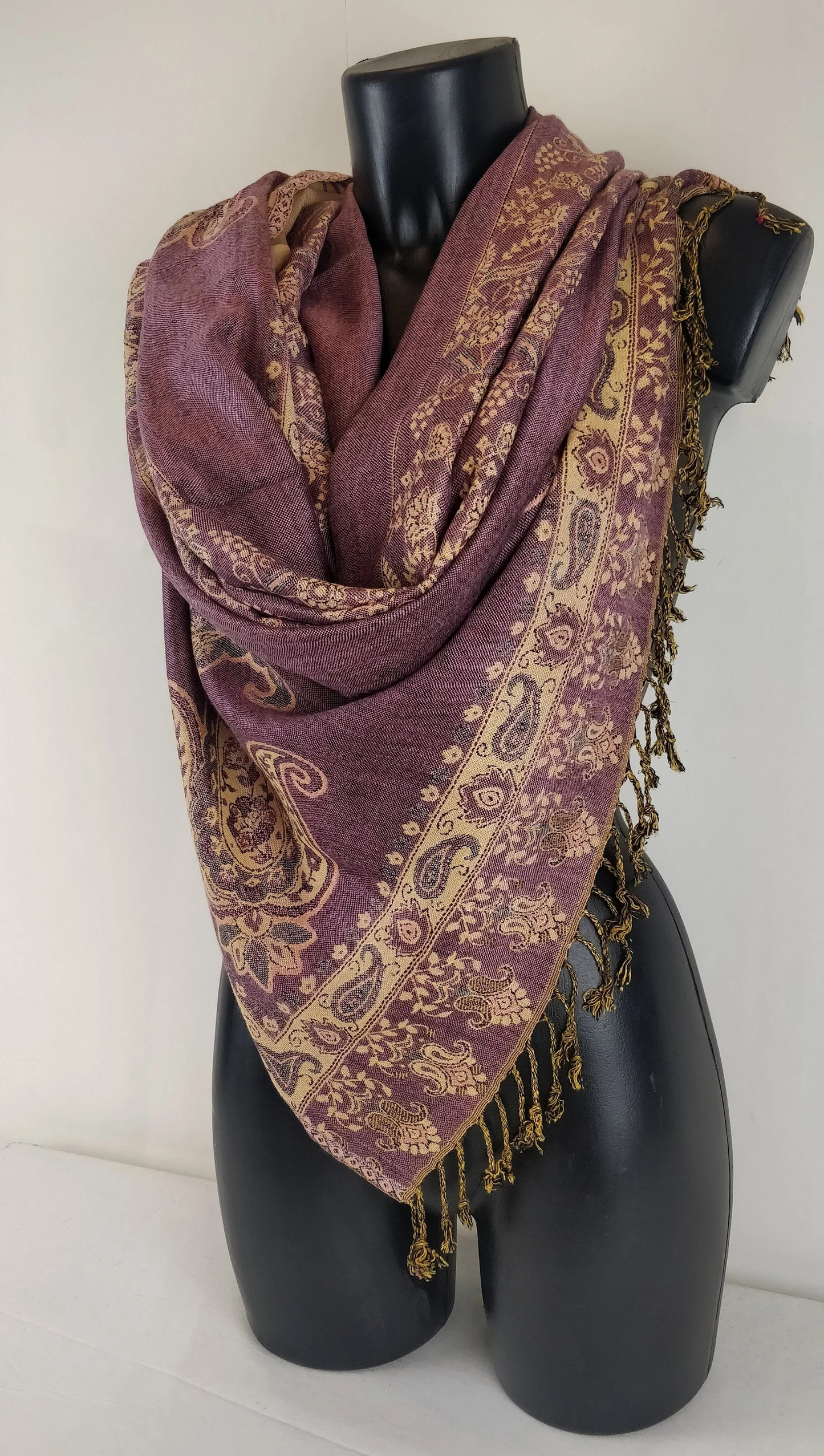 Pashmina Riyan réversible en viscose. Echarpe motif paisley violet.